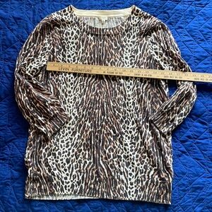 Animal print cotton sweater. Light, perfect for multi-seasonal wear